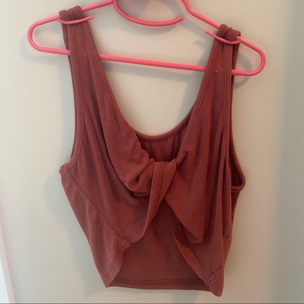 Rusty orange reversible twist top